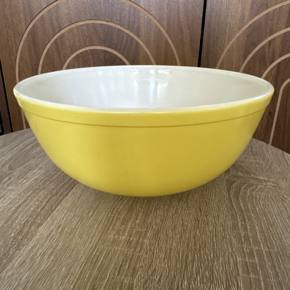 VINTAGE PYREX PRIMARY COLOR YELLOW 4 QT NESTING MIXING BOWL 404 USA